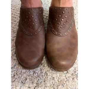 Sofft Brown Leather Clogs - 3" Heel - Size 9 1/2 - Rivet Detail - Excellent!!